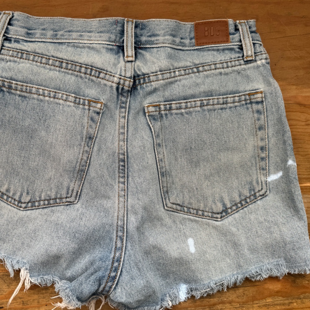 BDG girlfriend high rise jean shorts sz 27
Lightly worn